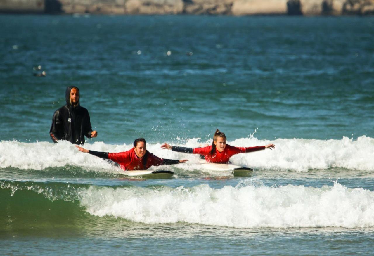 Hôtel Surfivor Surf Camp à Esmoriz Extérieur photo